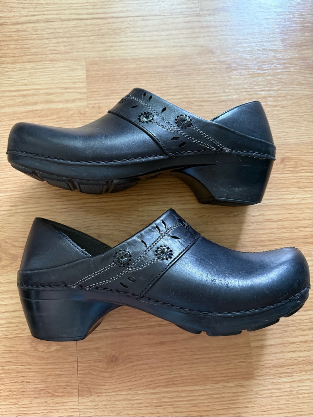 Dansko Sausalito Black Floral Laser Cut Leather Clogs EU 41 US 10.5-11 EUC
